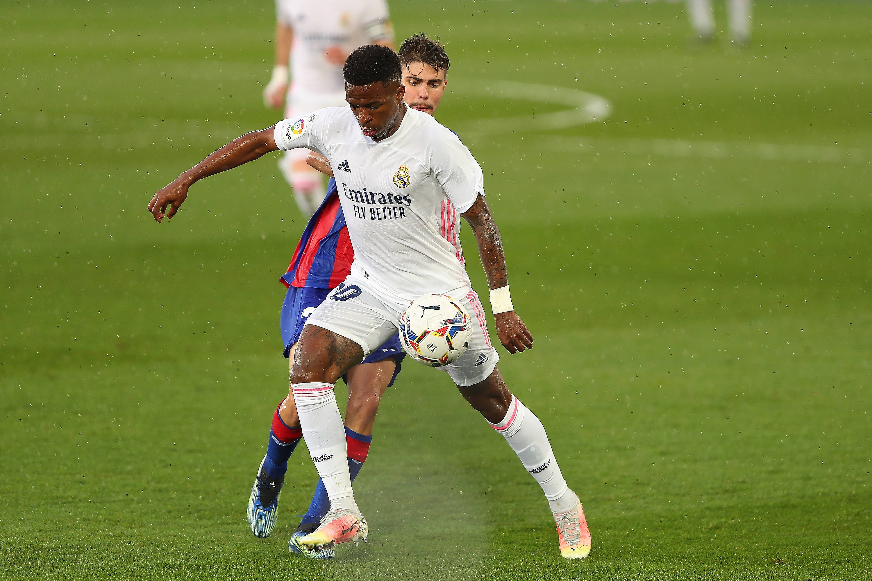 埃瓦尔胜维拉雷亚尔，取得宝贵三分