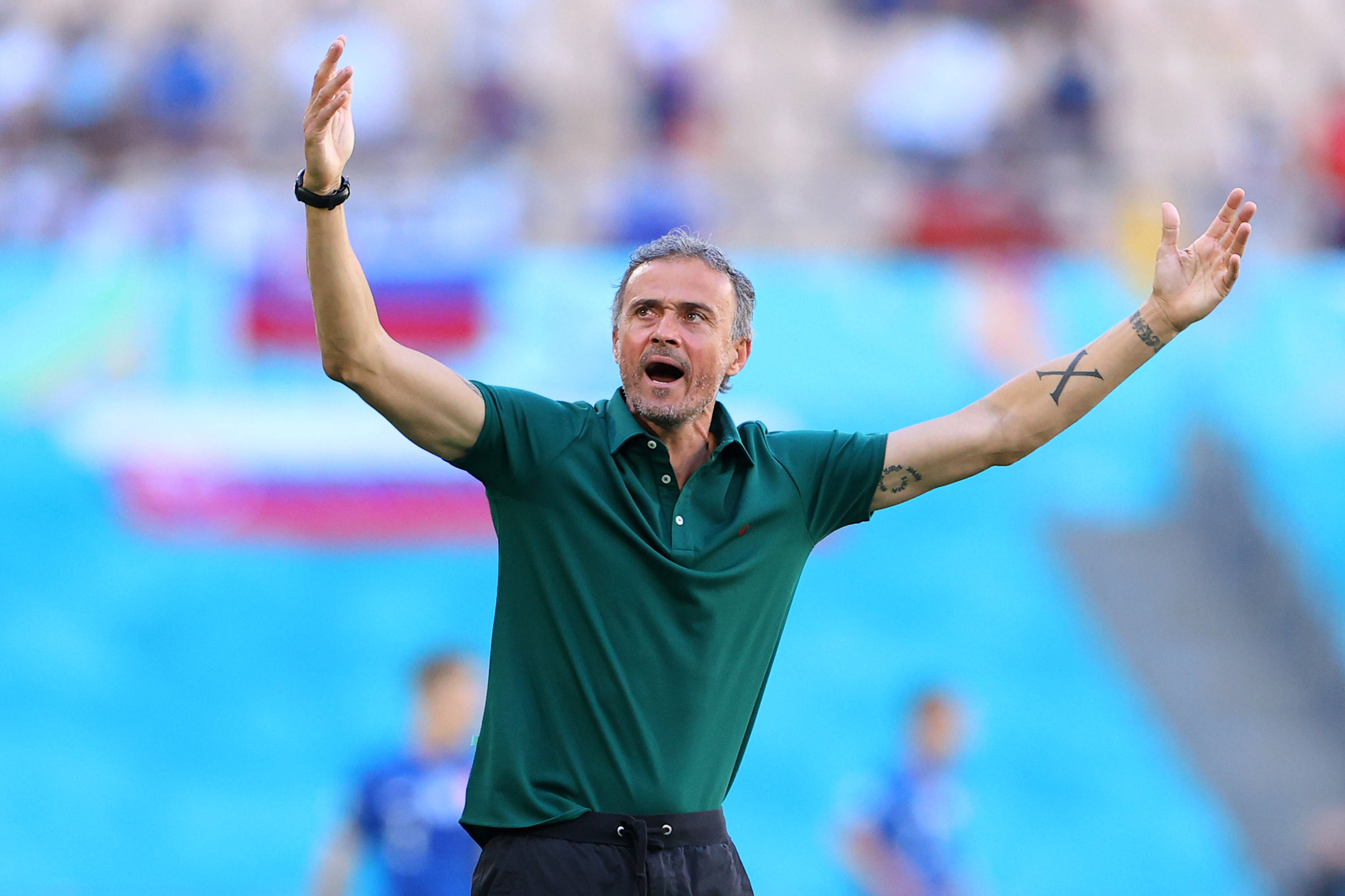 柏林赫塔主帅因病缺席比赛,球员备战艰难 柏林赫塔主帅因病缺席比赛,球员备战艰难