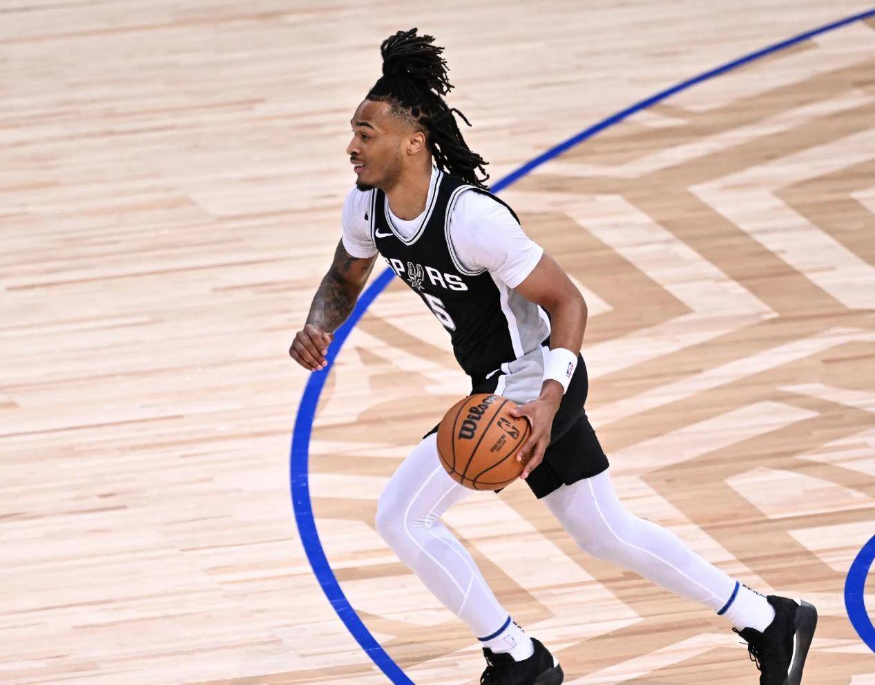 开云体育亚洲官网-包含黄蜂主场逆转维密，取得宝贵胜利的词条