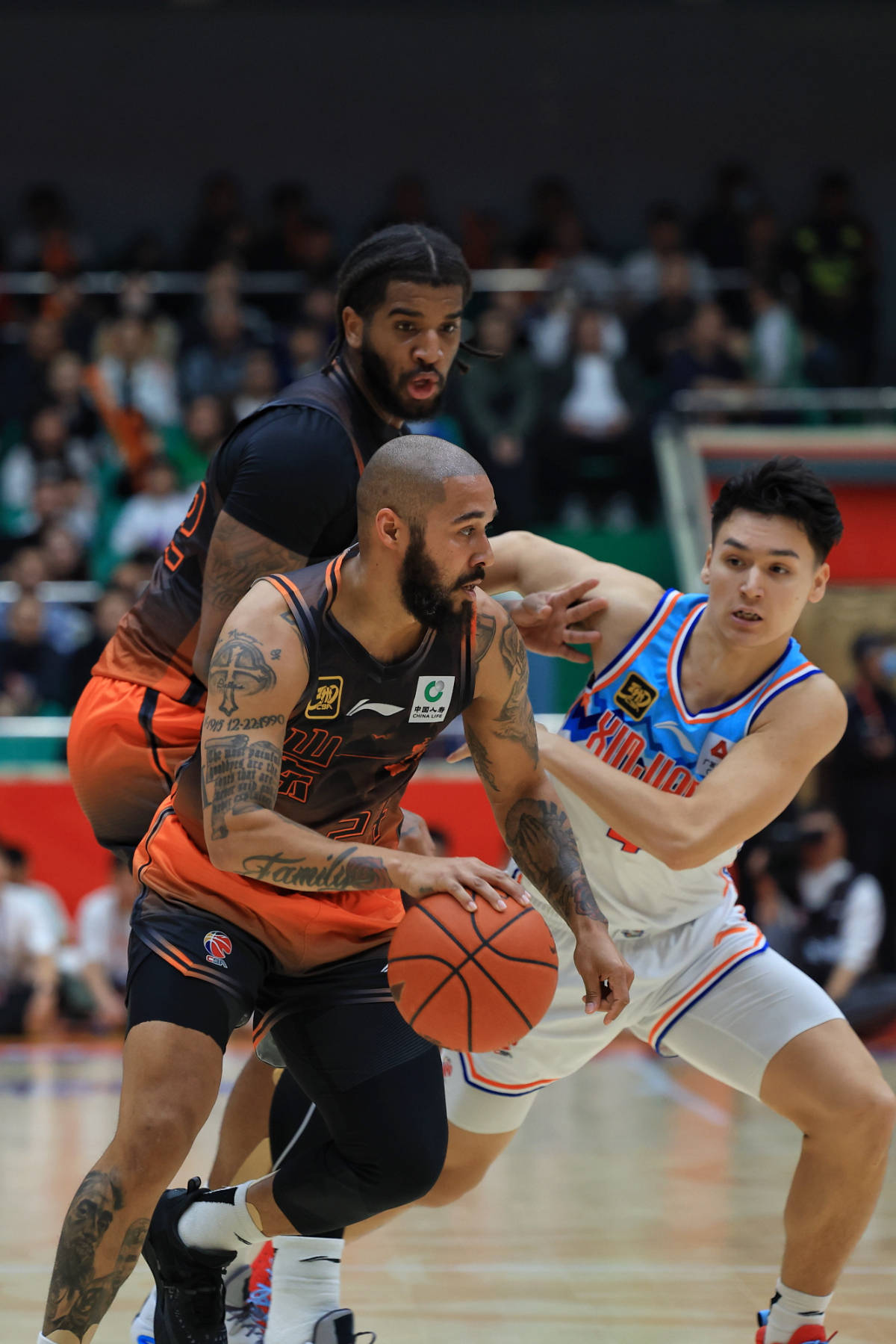 新疆男篮战术调整成功,连胜收官 新疆男篮战术调整成功,连胜收官