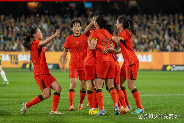 加拿大女足表现出色,成功晋级八强 加拿大女足表现出色,成功晋级八强