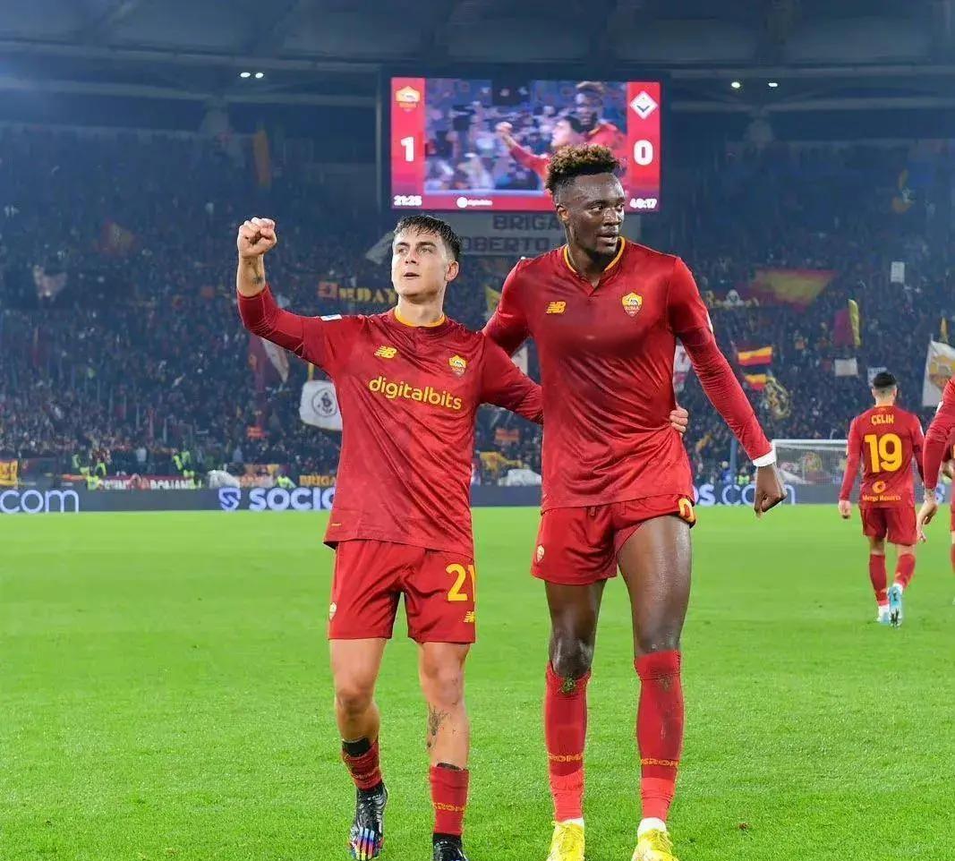 那不勒斯破敌如麻,向胜利冲刺 那不勒斯破敌如麻,向胜利冲刺