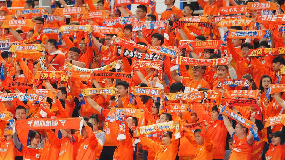 包含球迷热情高涨,赛场上一幕幕令人难忘的词条 包含球迷热情高涨,赛场上一幕幕令人难忘的词条