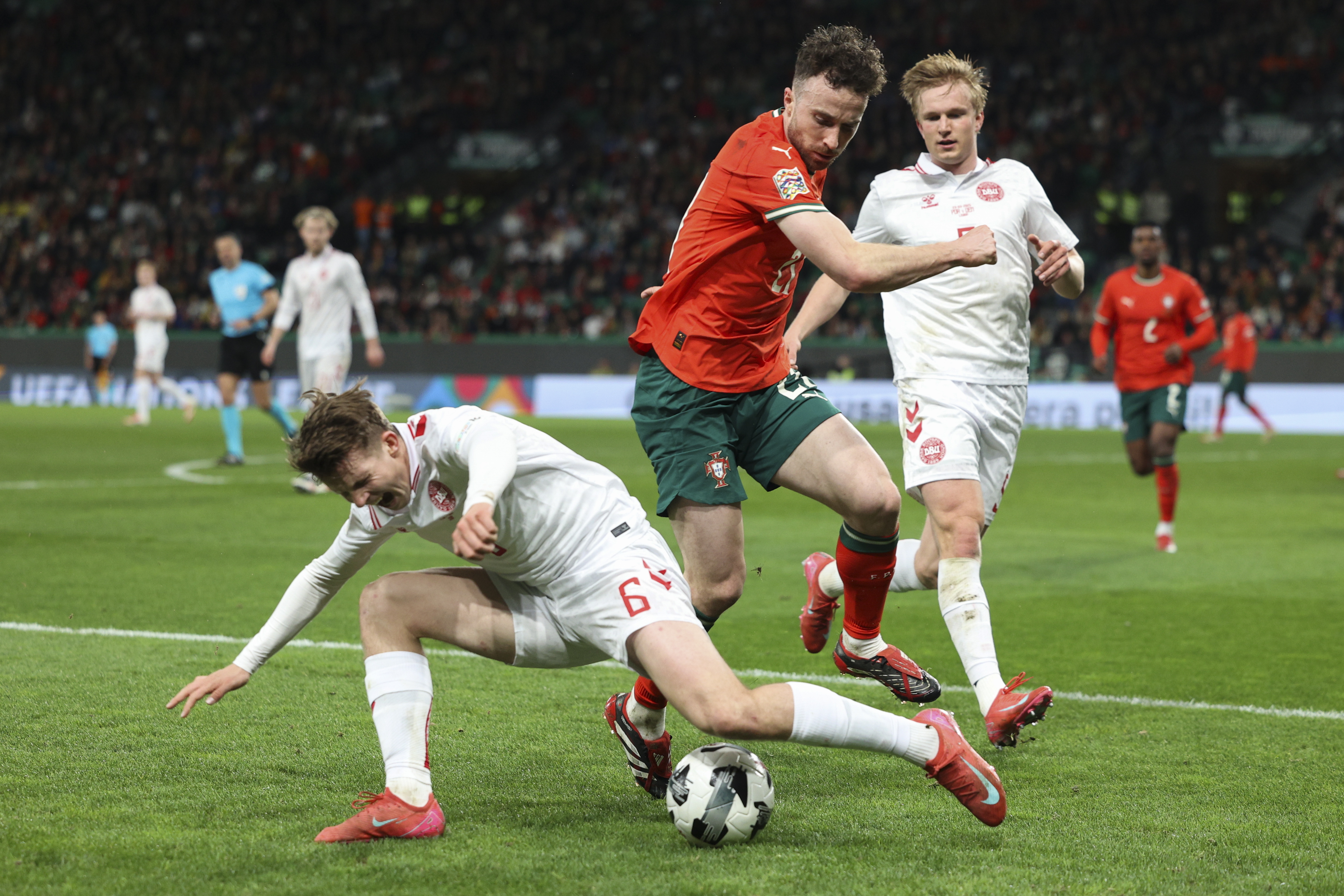 意大利队同波兰队争夺欧国联胜利 意大利队同波兰队争夺欧国联胜利