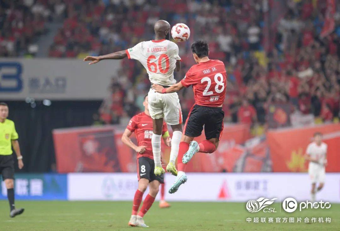 客场战平对手，保持不败状态