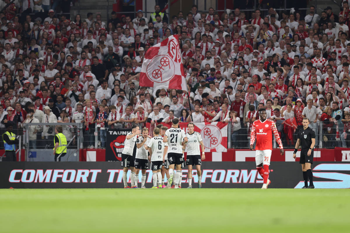 阿贾克斯主场大胜海牙，稳固荷甲榜首位置的简单介绍