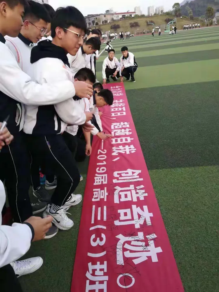 昆明时间战队斗志昂扬,全力冲刺争取下一场胜利 昆明时间战队斗志昂扬,全力冲刺争取下一场胜利