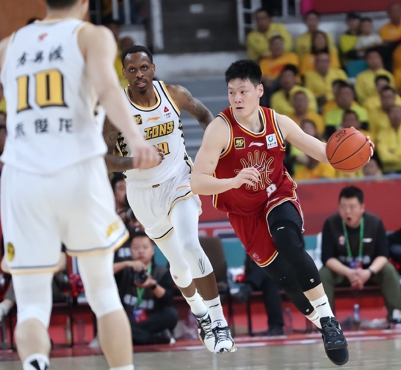 包含山东男篮率先杀入总决赛,将对阵广厦的词条 包含山东男篮率先杀入总决赛,将对阵广厦的词条