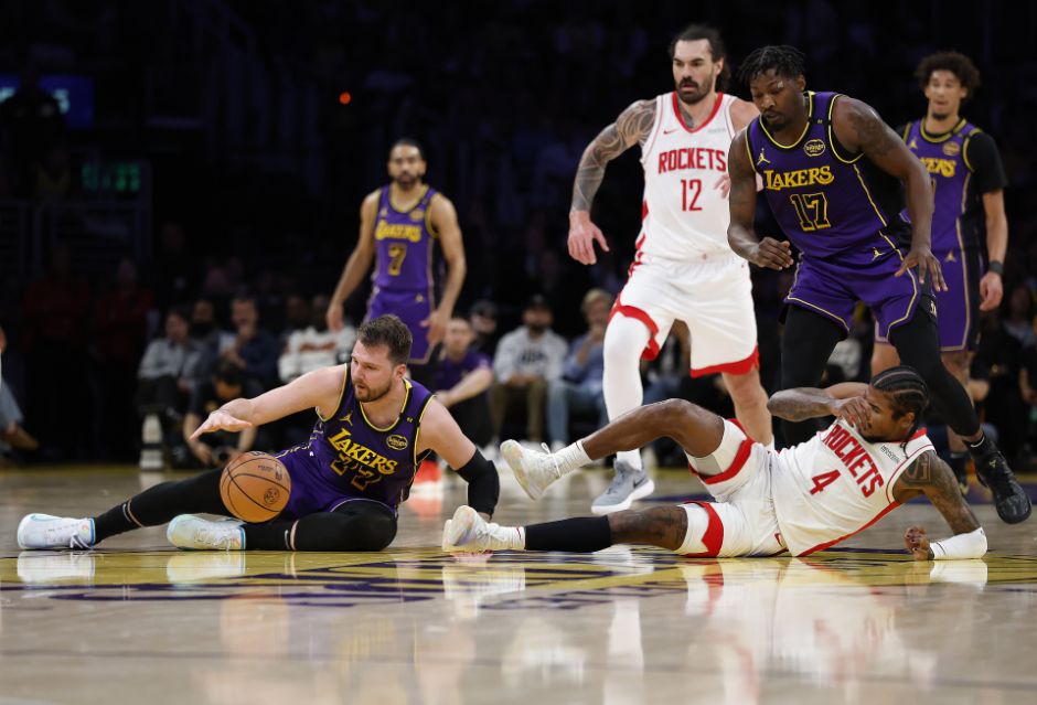 开云体育官网-NBA豪强对决紧张激烈离奇瞬间让球迷热血沸腾