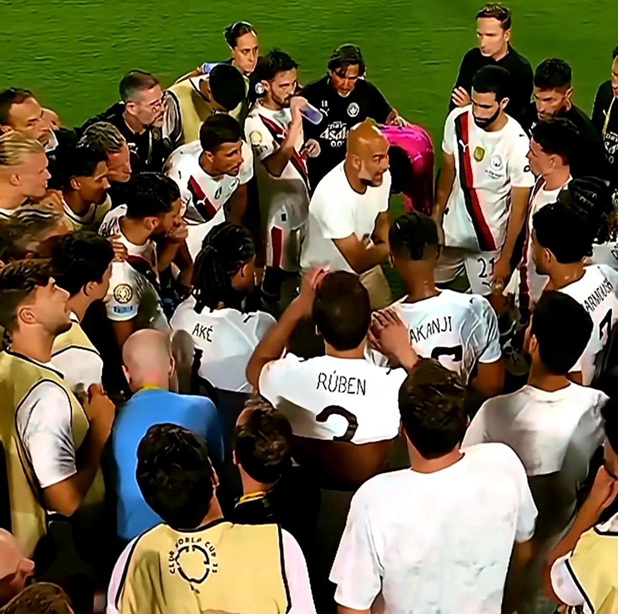 队内恩怨传闻,球员之间出现不和谐情况,团队协作受影响的简单介绍 队内恩怨传闻,球员之间出现不和谐情况,团队协作受影响的简单介绍